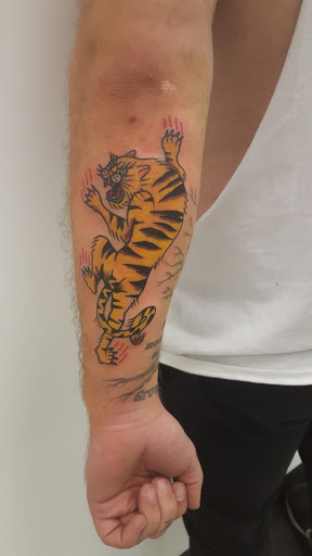 Tattoo Shop «The Edge Tattoo», reviews and photos, 986 Sullivan Ave, South Windsor, CT 06074, USA