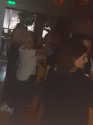 στο ρεφρεν Ανοιχτές ώρες