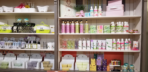 Day Spa «Rouge - Beauty, Spa, & Apothecary Boutique», reviews and photos, 17 S King St, Leesburg, VA 20175, USA