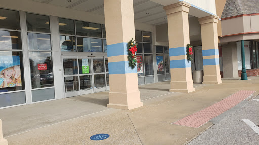 Clothing Store «Ross Dress for Less», reviews and photos, 15301 Manchester Rd, Ballwin, MO 63011, USA