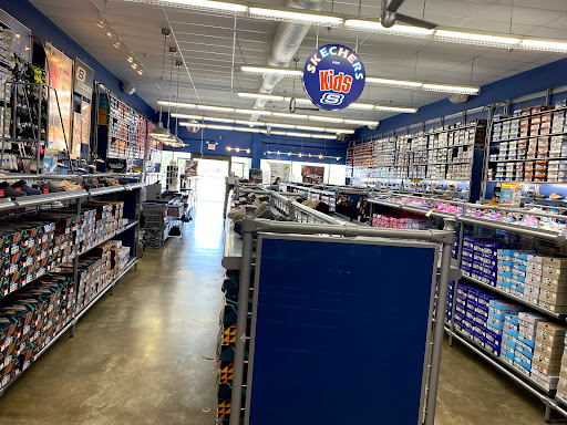 Shoe Store «SKECHERS Factory Outlet», reviews and photos, 11741 N Executive Dr B85, Edinburgh, IN 46124, USA