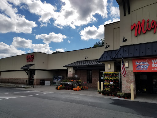 Grocery Store «Super Foodtown of East Stroudsburg», reviews and photos, 232 Fox Run Ln, East Stroudsburg, PA 18302, USA