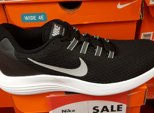 Shoe Store «Shoe Carnival», reviews and photos, 3408 S Glenstone Ave, Springfield, MO 65804, USA