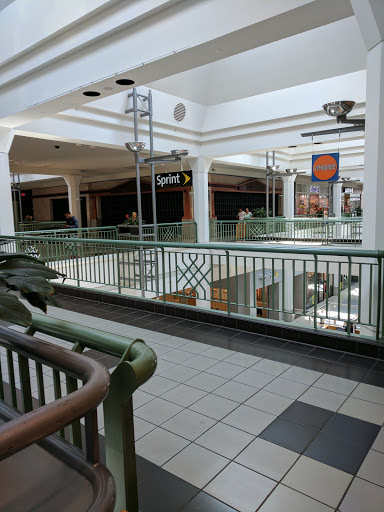 Jewelry Store «Zales - The Diamond Store», reviews and photos, 2401 S Stemmons Fwy, Lewisville, TX 75067, USA