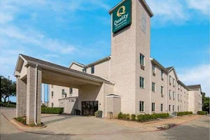 Quality Inn & Suites Roanoke - Fort Worth North image