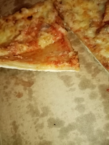 Kommentare und Rezensionen über Candy's Pizza