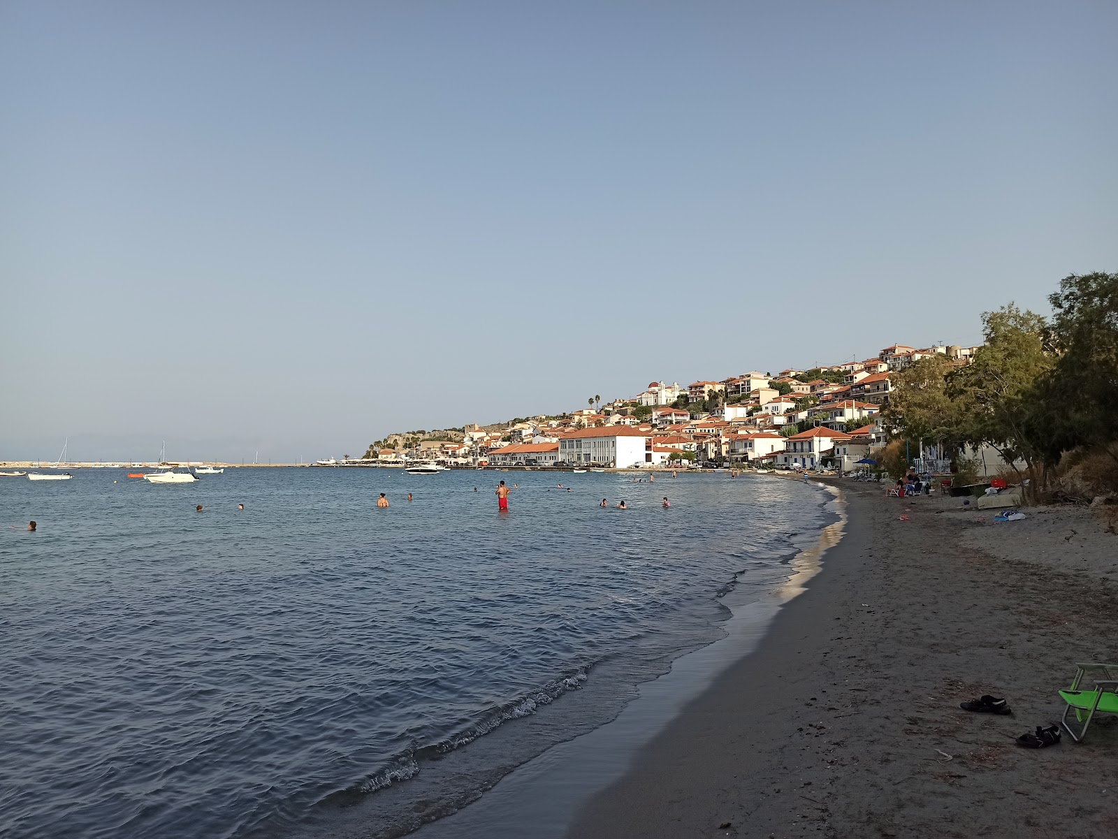 Foto de Artaki beach com meios de comunicação nível de limpeza