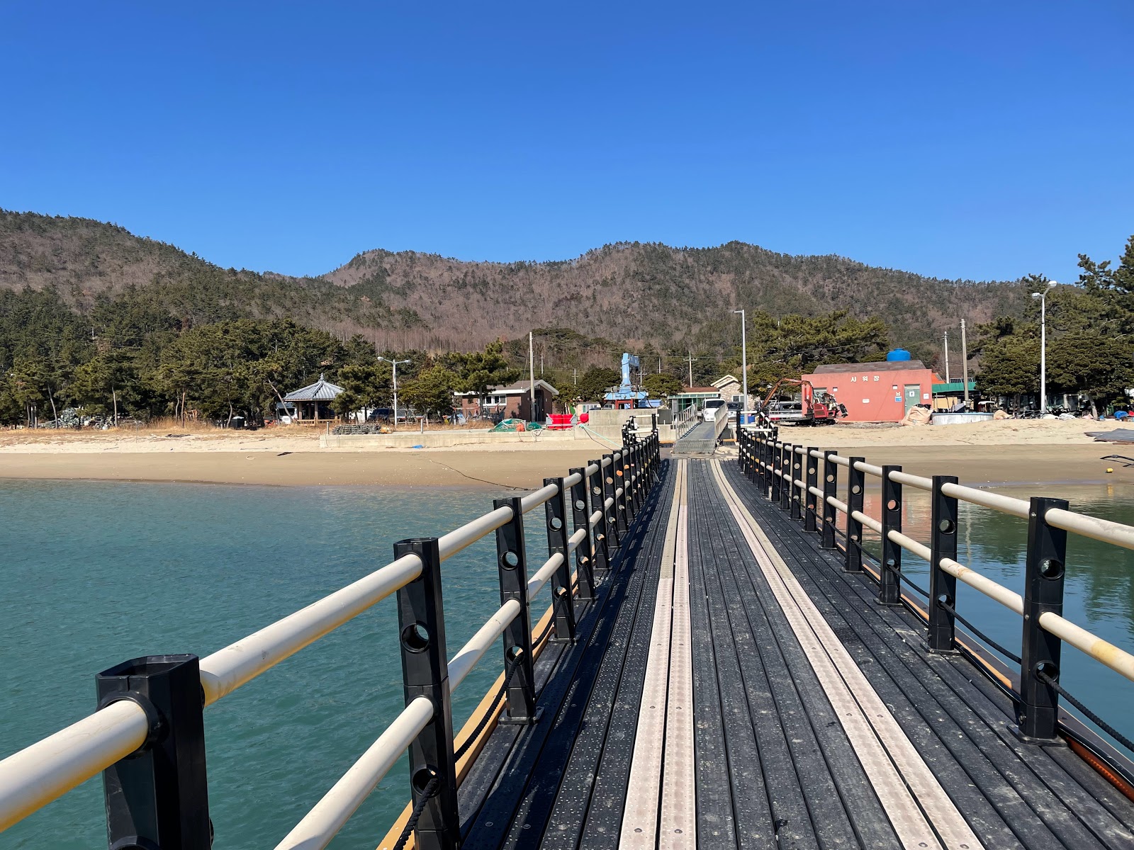 Foto av Sagumi Beach med lång rak strand