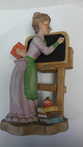 Consignment Shop «Riverbend Resale Shop», reviews and photos, 799 N Old St Louis Rd, Wood River, IL 62095, USA