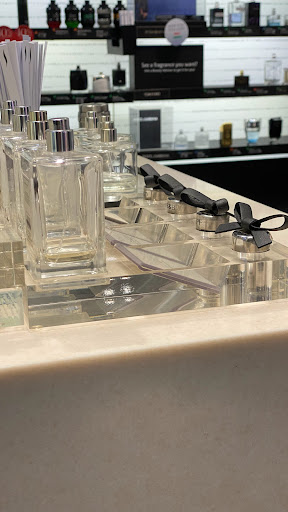 Cosmetics Store «SEPHORA», reviews and photos, 108 N State St Ste 134, Chicago, IL 60602, USA