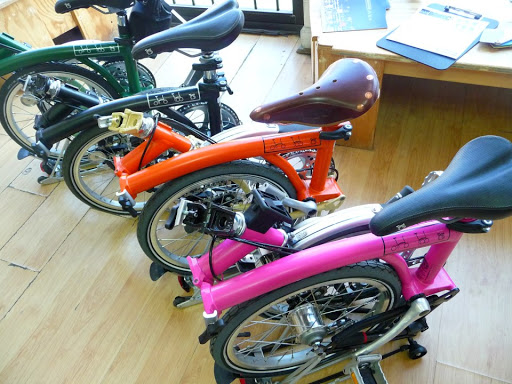 Bicycle Store «Cosmic Bikes Inc.», reviews and photos, 4641 N Milwaukee Ave, Chicago, IL 60630, USA