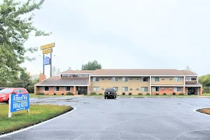 AmeriVu Inn and Suites - Avon image