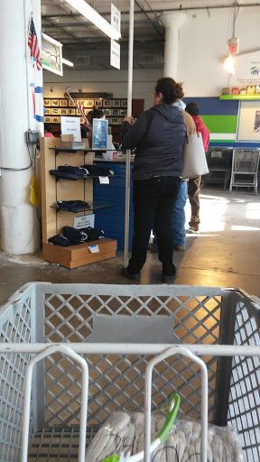 Building Materials Store «Habitat For Humanity ReStore Elgin», reviews and photos, 800 N State St, Elgin, IL 60123, USA