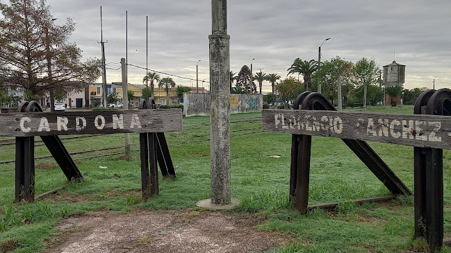 Opiniones de Estación Cardona en Soriano - Aparcamiento