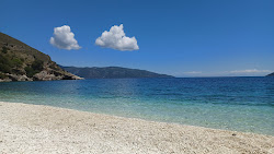 Lithovatis Beach'in fotoğrafı dağlarla çevrili