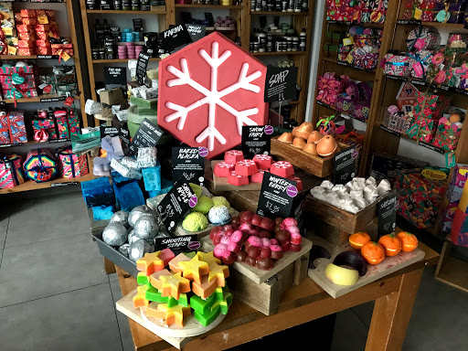 Cosmetics Store «Lush», reviews and photos, 4200 Conroy Rd, Orlando, FL 32839, USA