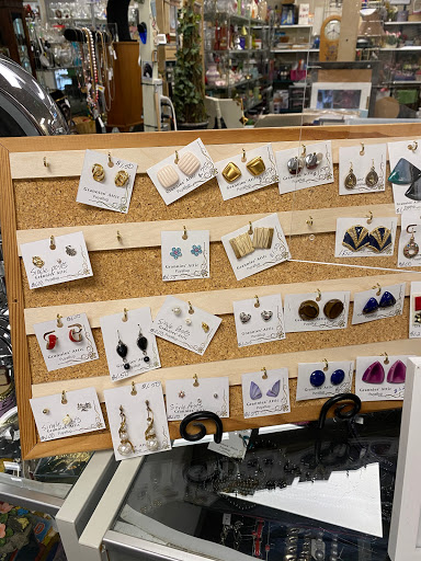 Thrift Store «Grannies Attic», reviews and photos, 1327 E Main, Puyallup, WA 98372, USA