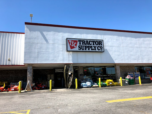 Tractor Supply Co., 115 4 Seasons Blvd a, Hendersonville, NC 28792, USA, 