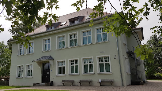 Michael-Ende-Schule Grund- und Mittelschule (Standort Redenfelden) Prinzregentenstraße 29, 83064 Raubling, Deutschland