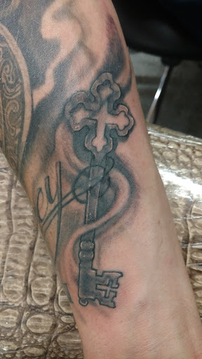 Tattoo Shop «Avenue Tattoo», reviews and photos, 472 W Highland Ave, San Bernardino, CA 92405, USA