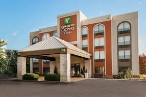 Holiday Inn Express & Suites Bentonville, an IHG Hotel image