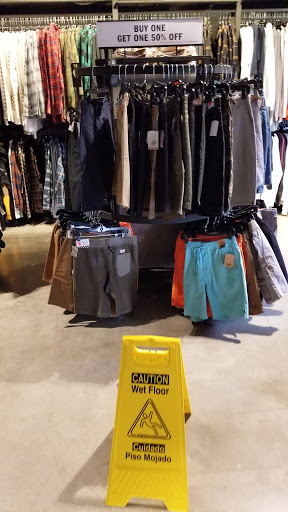 Shoe Store «Vans», reviews and photos, 13000 Folsom Blvd #403, Folsom, CA 95630, USA