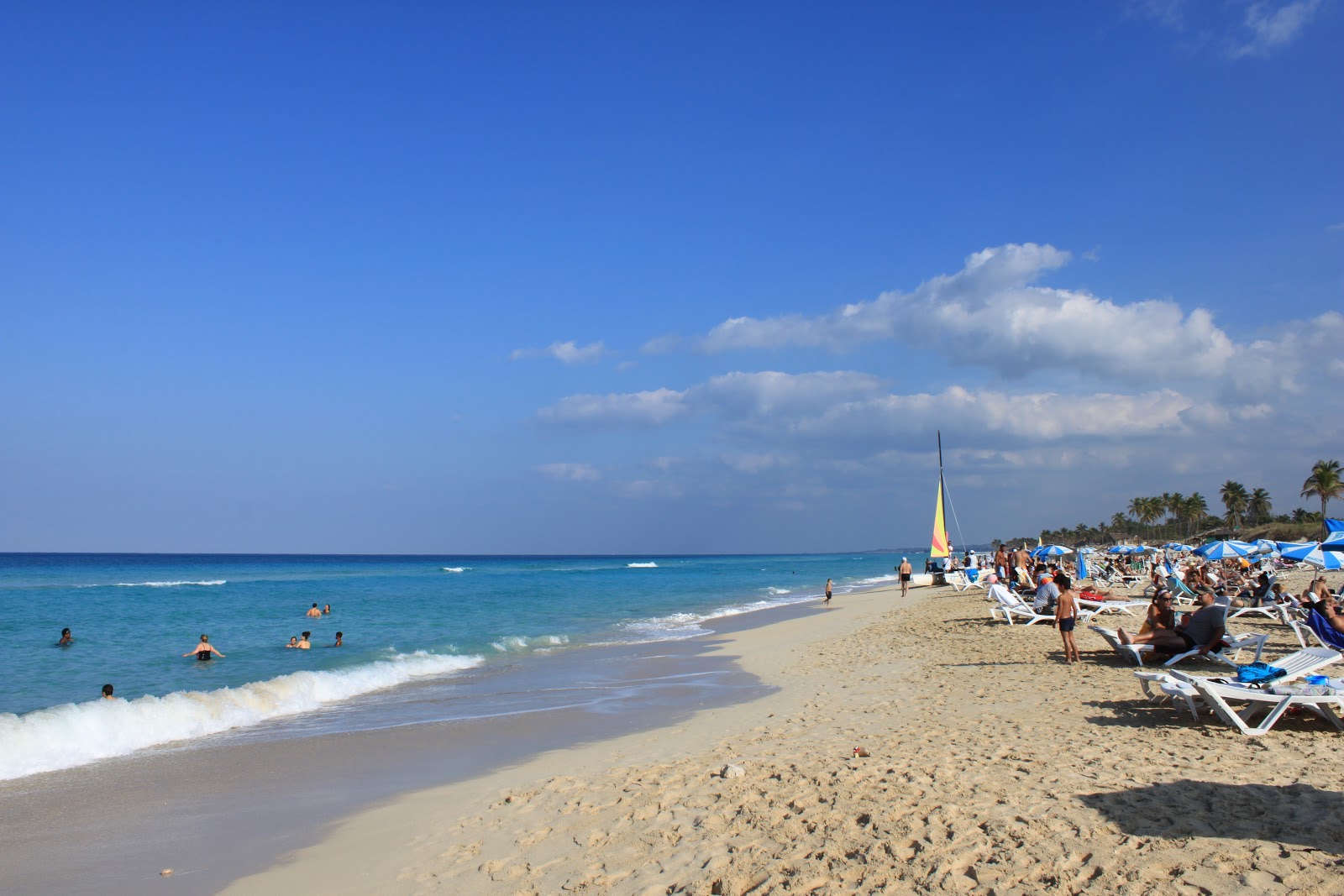 Fotografie cu Playa St.Maria del Mar cu o suprafață de apa pură turcoaz