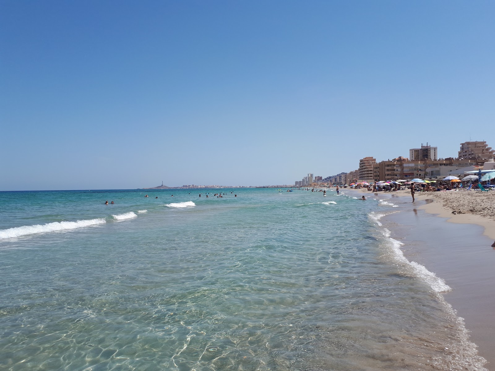 Fotografie cu Playa de Galua cu o suprafață de apa turcoaz