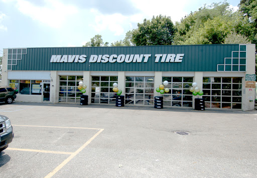 Tire Shop «Mavis Discount Tire», reviews and photos, 222 W Main St, Smithtown, NY 11787, USA