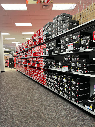 Shoe Store «Shoe Carnival», reviews and photos, 451 E Altamonte Dr, Altamonte Springs, FL 32701, USA