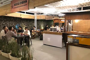 Ombros Coffee & Grill image