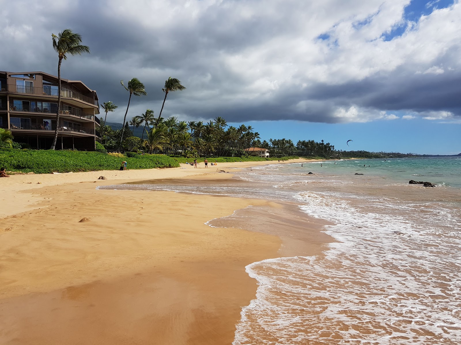 Foto van Keawakapu Beach met recht en lang