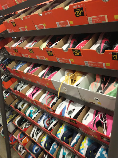 Clothing Store «Nike Factory Store», reviews and photos, 243 Tanger Dr Suite 243, Williamsburg, IA 52361, USA