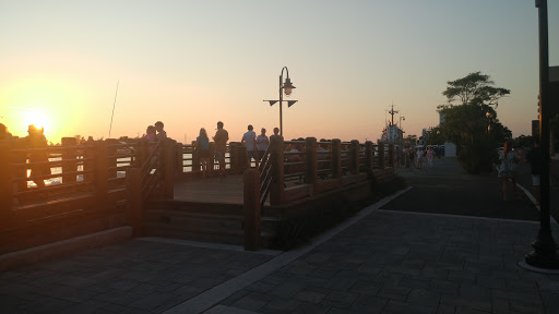 Eclectic Restaurant «Riverboat Landing», reviews and photos, 2 Market St, Wilmington, NC 28401, USA