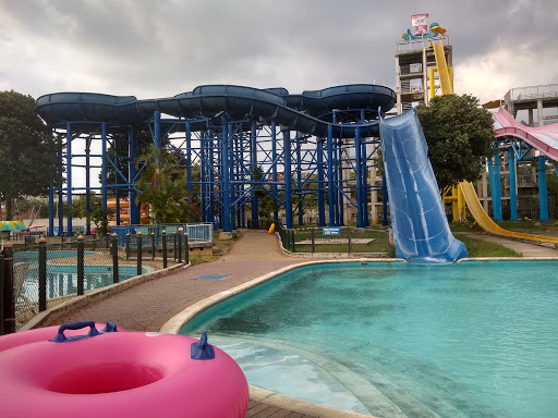 Children swimming Bucaramanga