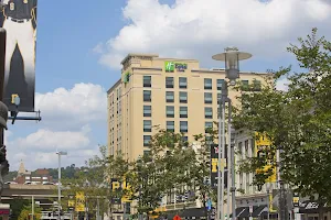 Holiday Inn Express & Suites Pittsburgh North Shore, an IHG Hotel image