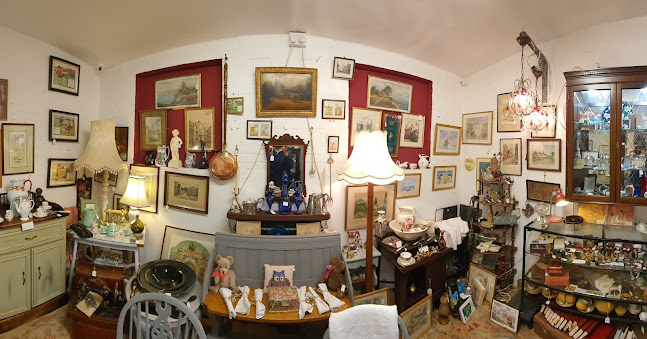 Comments and reviews of Antiques at Boffey's Emporium @ladyheyes #boffeys