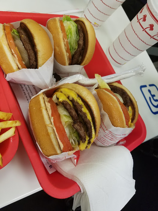 Hamburger restaurant near Hotel Pacific