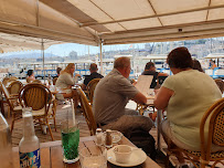 Atmosphère du Restaurant de spécialités à base de poisson-pêcheur Au Doyen à Marseille4:00PM - n°9