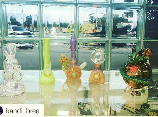 Tobacco Shop «Puff Puff Pass Smoke Shop», reviews and photos, 125 W Sunrise Blvd, Fort Lauderdale, FL 33311, USA