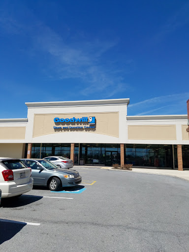 Shopping Mall «Palmyra Shopping Center», reviews and photos, 901 E Main St, Palmyra, PA 17078, USA