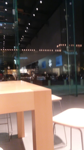 Computer Store «Apple Highland Village», reviews and photos, 4012 Westheimer Rd, Houston, TX 77027, USA