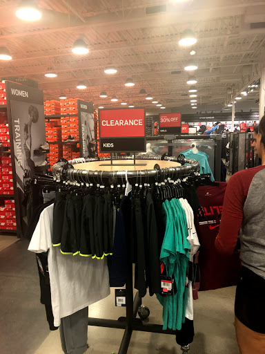 Sporting Goods Store «Nike Factory Store», reviews and photos, 5195 Factory Shops Blvd, Ellenton, FL 34222, USA