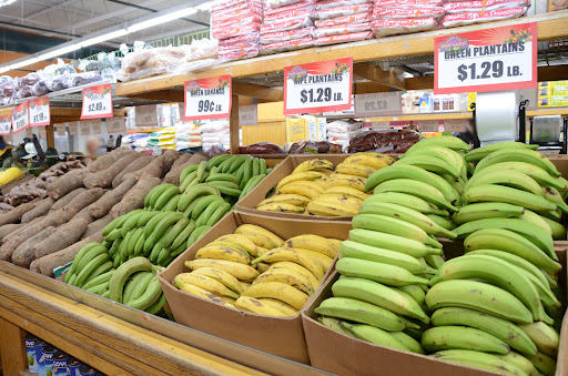 Produce Market «Rogers Park Fruit Market», reviews and photos, 7401 N Clark St, Chicago, IL 60626, USA