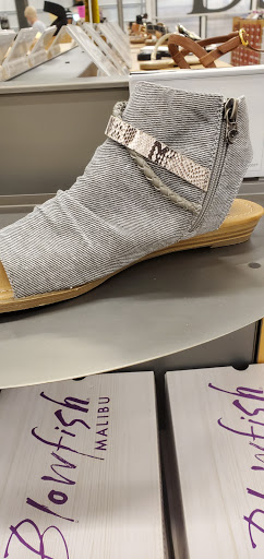 Shoe Store «DSW Designer Shoe Warehouse», reviews and photos, 25 Hazard Ave, Enfield, CT 06082, USA