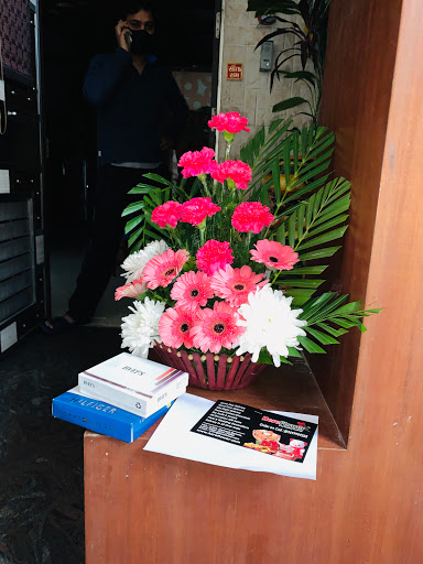 Here Flower-Online Flower Roses and Cake Delivery in Delhi, Noida