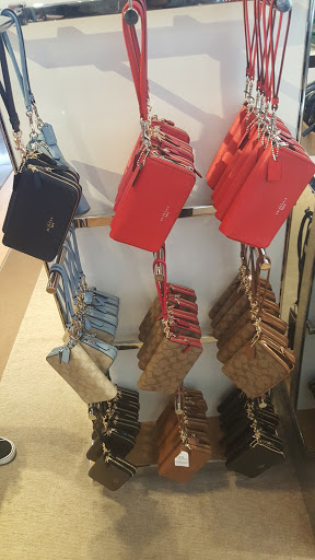 Shopping Mall «Twin Cities Premium Outlets», reviews and photos, 3965 Eagan Outlets Pkwy, Eagan, MN 55122, USA