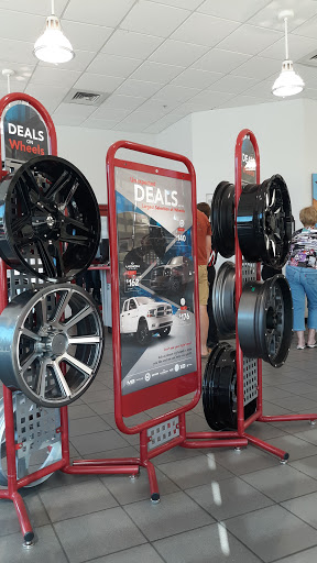 Tire Shop «Discount Tire Store - Longmont, CO», reviews and photos, 379 S Hover Rd, Longmont, CO 80501, USA