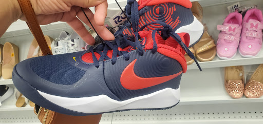 Clothing Store «Ross Dress for Less», reviews and photos, 21605 Village Lakes Shopping Center Dr, Land O Lakes, FL 34639, USA