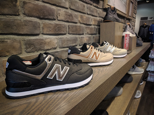 Shoe Store «New Balance Kansas City», reviews and photos, 6607 W 119th St, Leawood, KS 66209, USA